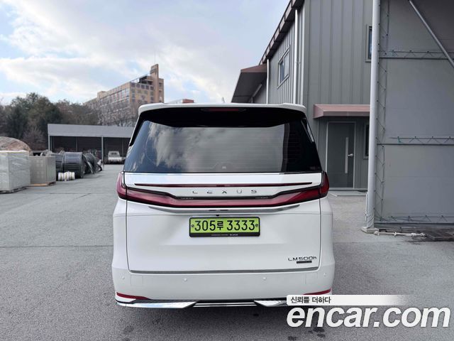 Lexus LM 500h Executive — пробег 4 400 км — фото 4 из 5