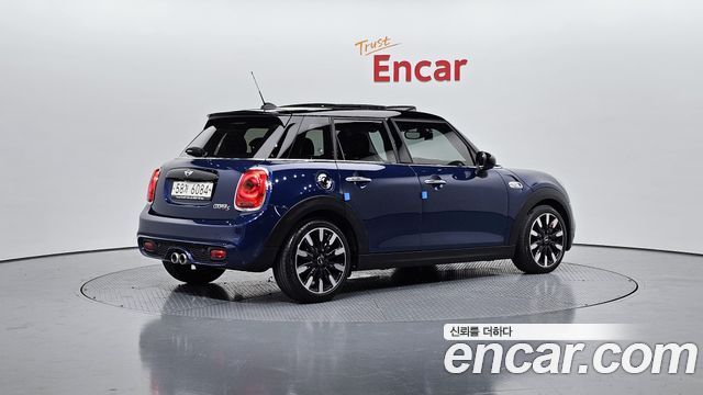 Mini Cooper 5Door Standard 3rd — пробег 29 347 км — фото 2 из 5