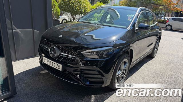 Mercedes-Benz GLA-Class GLA250 4MATIC — пробег 200 км — фото 1 из 5